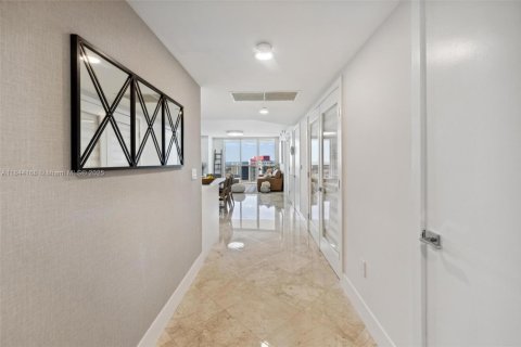 Condominio en alquiler en Hallandale Beach, Florida, 3 dormitorios, 145.95 m2 № 1888935 - foto 21