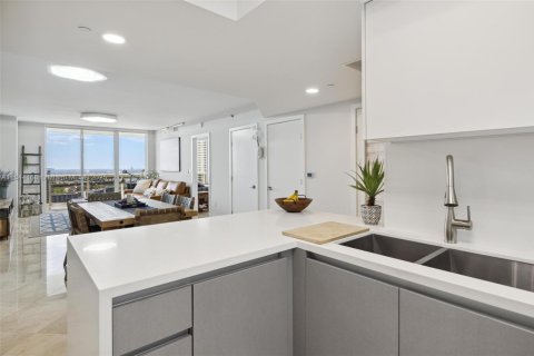 Condominio en alquiler en Hallandale Beach, Florida, 3 dormitorios, 145.95 m2 № 1888935 - foto 18