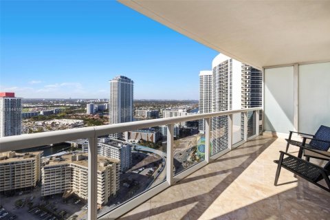 Condominio en alquiler en Hallandale Beach, Florida, 3 dormitorios, 145.95 m2 № 1888935 - foto 4