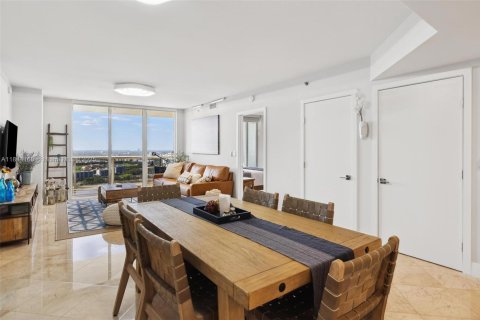 Condominio en alquiler en Hallandale Beach, Florida, 3 dormitorios, 145.95 m2 № 1888935 - foto 12