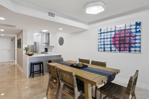 Condominio en alquiler en Hallandale Beach, Florida, 3 dormitorios, 145.95 m2 № 1888935 - foto 11