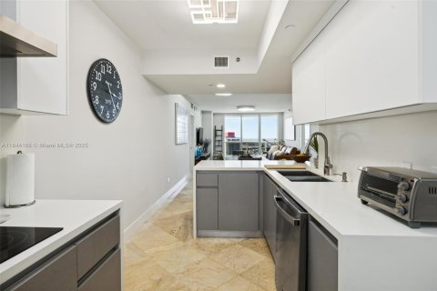 Condominio en alquiler en Hallandale Beach, Florida, 3 dormitorios, 145.95 m2 № 1888935 - foto 17