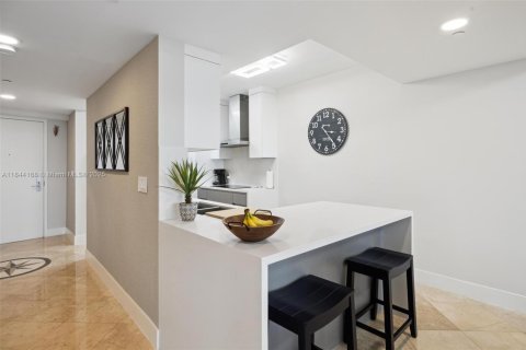 Condominio en alquiler en Hallandale Beach, Florida, 3 dormitorios, 145.95 m2 № 1888935 - foto 15