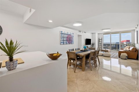 Condominio en alquiler en Hallandale Beach, Florida, 3 dormitorios, 145.95 m2 № 1888935 - foto 13