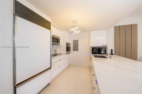Condominio en alquiler en Miami, Florida, 2 dormitorios, 121.98 m2 № 1967186 - foto 16