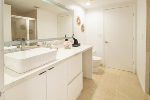Condominio en alquiler en Miami, Florida, 2 dormitorios, 121.98 m2 № 1967186 - foto 11