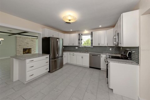 House in Venice, Florida 3 bedrooms, 156.82 sq.m. № 2101822 - photo 6