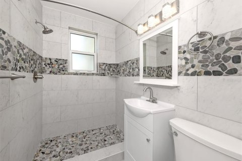 House in Venice, Florida 3 bedrooms, 156.82 sq.m. № 2101822 - photo 15