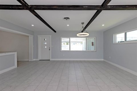 House in Venice, Florida 3 bedrooms, 156.82 sq.m. № 2101822 - photo 9