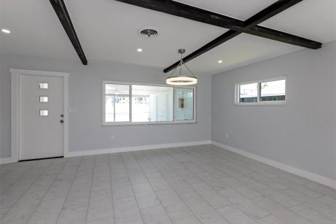 House in Venice, Florida 3 bedrooms, 156.82 sq.m. № 2101822 - photo 8