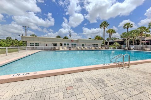 House in Venice, Florida 3 bedrooms, 156.82 sq.m. № 2101822 - photo 25