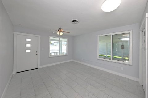 House in Venice, Florida 3 bedrooms, 156.82 sq.m. № 2101822 - photo 11