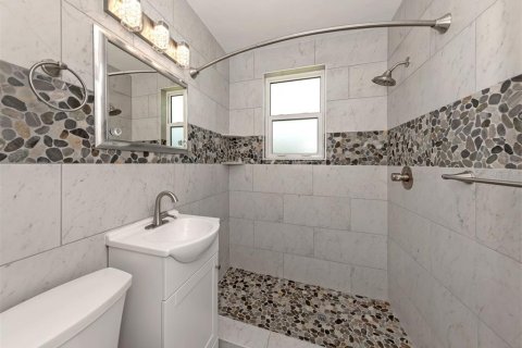 House in Venice, Florida 3 bedrooms, 156.82 sq.m. № 2101822 - photo 17