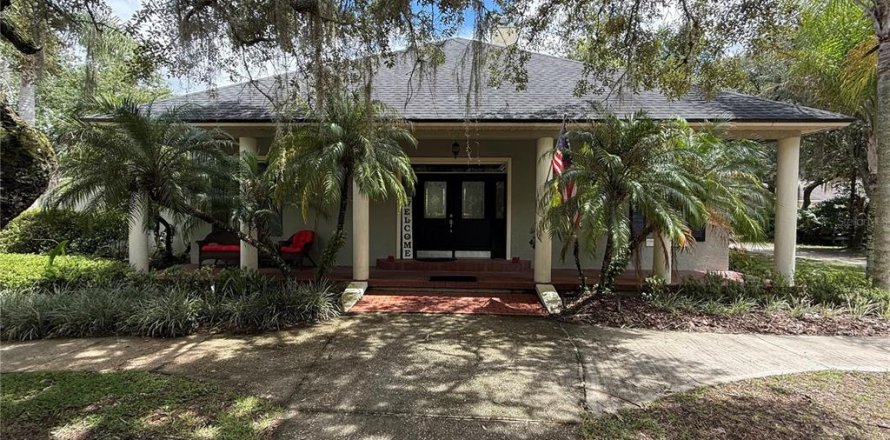 Villa ou maison à Chuluota, Floride 4 chambres, 191.66 m2 № 2416356