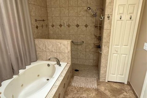 Villa ou maison à vendre à Chuluota, Floride: 4 chambres, 191.66 m2 № 2416356 - photo 11