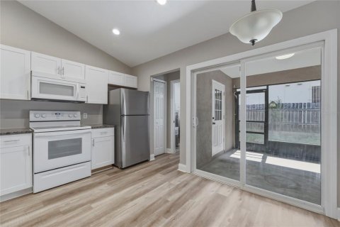 Townhouse in Titusville, Florida 3 bedrooms, 95.69 sq.m. № 2157529 - photo 20