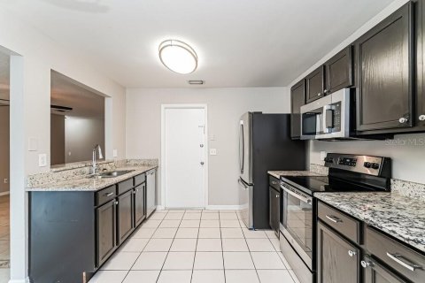 Villa ou maison à louer à Riverview, Floride: 3 chambres, 118.91 m2 № 1820509 - photo 8