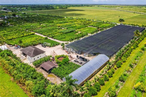 Commercial property in Miami, Florida № 1698084 - photo 2