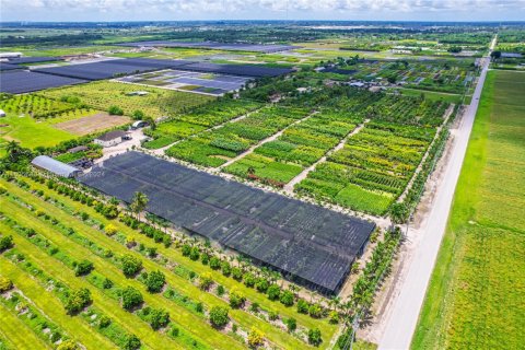Commercial property in Miami, Florida № 1698084 - photo 1