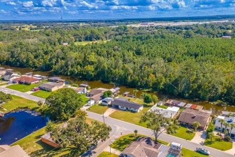 Villa ou maison à vendre à Tavares, Floride: 2 chambres, 129.13 m2 № 2419553 - photo 2