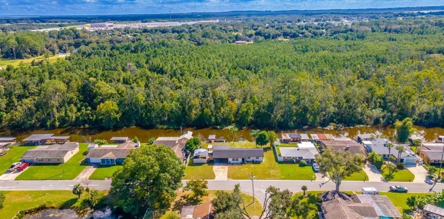 Villa ou maison à Tavares, Floride 2 chambres, 129.13 m2 № 2419553