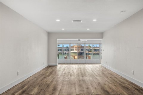 Villa ou maison à vendre à Saint Petersburg, Floride: 2 chambres, 154.22 m2 № 2128338 - photo 17