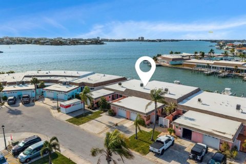 Villa ou maison à Saint Petersburg, Floride 2 chambres, 154.22 m2 № 2128338