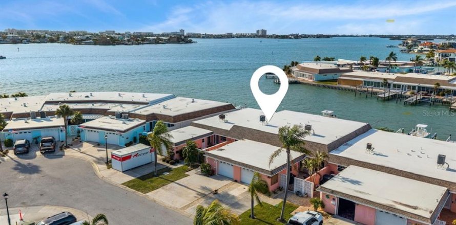 Villa ou maison à Saint Petersburg, Floride 2 chambres, 154.22 m2 № 2128338