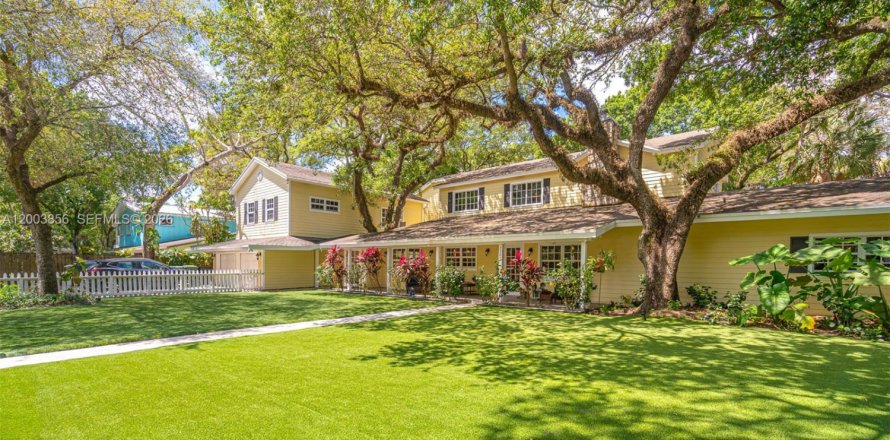 House in Fort Lauderdale, Florida 7 bedrooms, 536.51 sq.m. № 2068659
