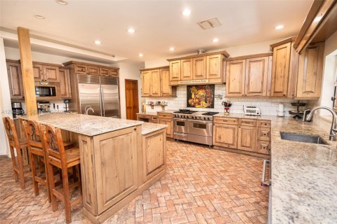 House in Fort Lauderdale, Florida 7 bedrooms, 536.51 sq.m. № 2068659 - photo 15