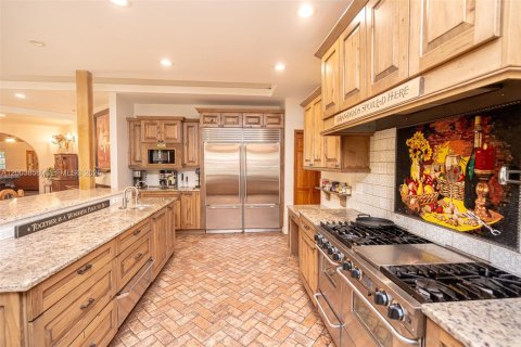 House in Fort Lauderdale, Florida 7 bedrooms, 536.51 sq.m. № 2068659 - photo 16