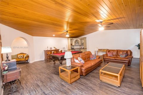 House in Fort Lauderdale, Florida 7 bedrooms, 536.51 sq.m. № 2068659 - photo 28