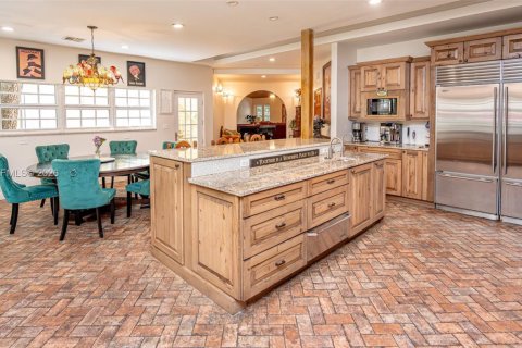 House in Fort Lauderdale, Florida 7 bedrooms, 536.51 sq.m. № 2068659 - photo 17