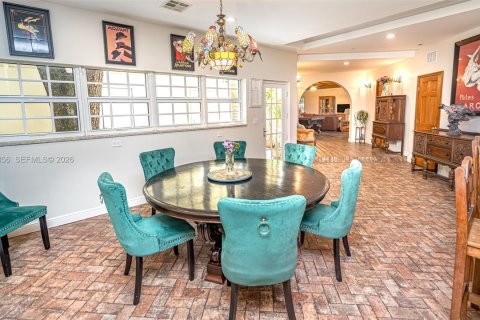House in Fort Lauderdale, Florida 7 bedrooms, 536.51 sq.m. № 2068659 - photo 20