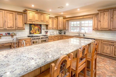 House in Fort Lauderdale, Florida 7 bedrooms, 536.51 sq.m. № 2068659 - photo 19