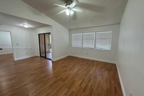 Condo in Miami, Florida, 2 bedrooms № 2013463 - photo 8