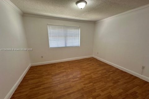 Condo in Miami, Florida, 2 bedrooms № 2013463 - photo 14