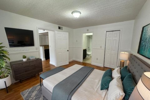 Condo in Miami, Florida, 2 bedrooms № 2013463 - photo 6