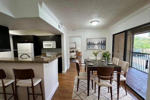 Condo in Miami, Florida, 2 bedrooms № 2013463 - photo 5