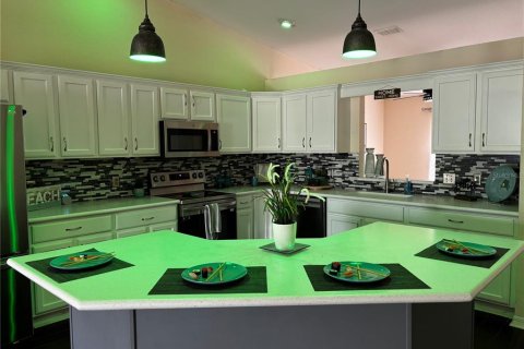 House in Lakeland, Florida 3 bedrooms, 182.09 sq.m. № 2195943 - photo 15