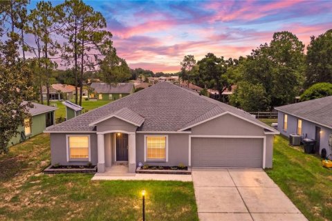 House in Lakeland, Florida 3 bedrooms, 182.09 sq.m. № 2195943
