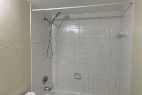 Condo in Miramar, Florida, 2 bedrooms № 2078043 - photo 29