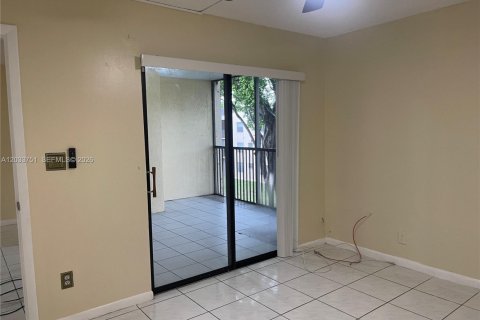 Condo in Miramar, Florida, 2 bedrooms № 2078043 - photo 17