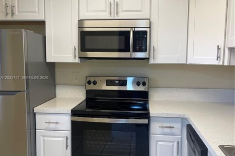 Condo in Miramar, Florida, 2 bedrooms № 2078043 - photo 10