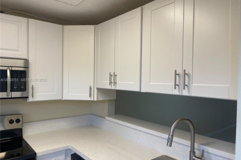Condo in Miramar, Florida, 2 bedrooms № 2078043 - photo 13