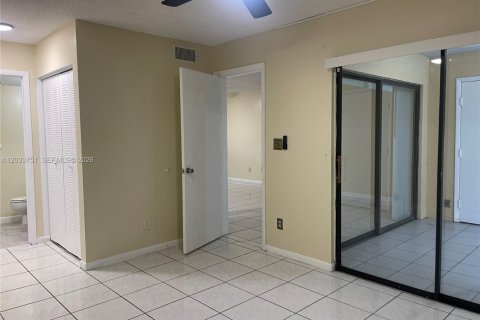 Condo in Miramar, Florida, 2 bedrooms № 2078043 - photo 18