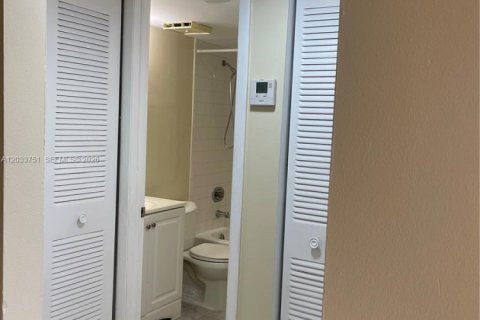 Condo in Miramar, Florida, 2 bedrooms № 2078043 - photo 30