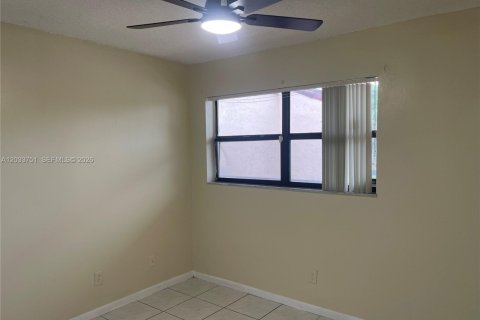 Condo in Miramar, Florida, 2 bedrooms № 2078043 - photo 27