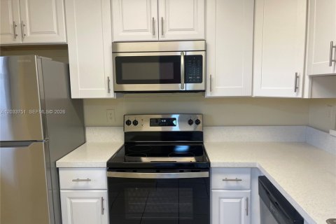 Condo in Miramar, Florida, 2 bedrooms № 2078043 - photo 9