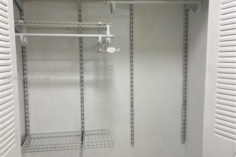 Condo in Miramar, Florida, 2 bedrooms № 2078043 - photo 23